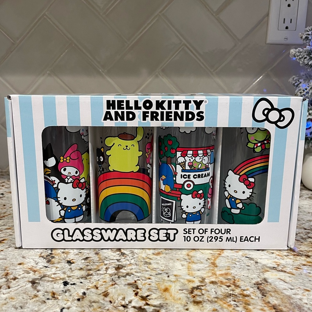 HELLO KITTY & FRIENDS GLASSWARE SET